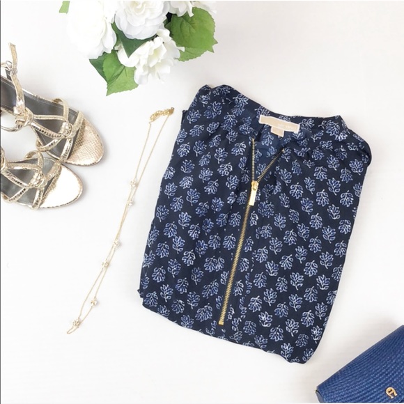 Michael Kors Tops - Michael Kors blue floral print mid sleeve blouse